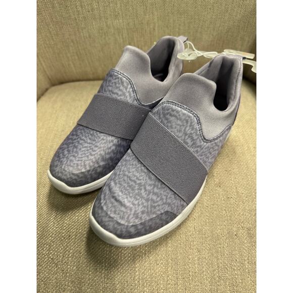 NWT Girls All in Motion Purple Delta Slip-On Hybrid Sneakers - Size 3 - Picture 1 of 4